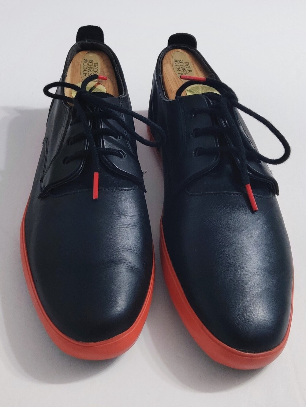 Camper 18969-027 Black Leather Derby Shoes with Red Sole. Pre-owned.
